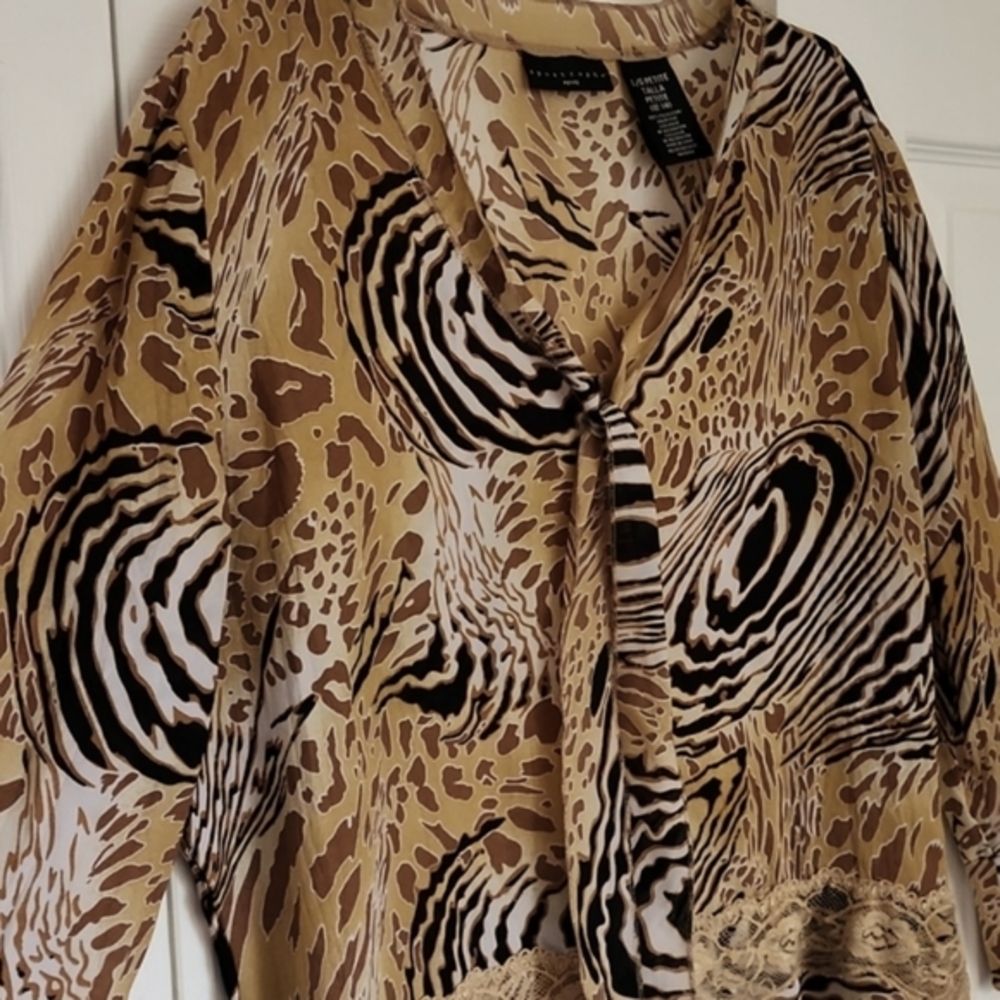 Petite Women's Large Top Apostrophe. Long Sleeve. Bell Sleeve. Blouse - Picture 1 of 6